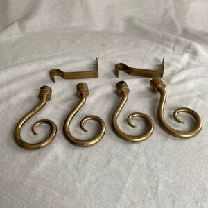 2 Pair Set Of (4) Brass Scroll Curtain Rod Finials & 2 Rod Holders